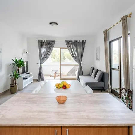 Spacious 1 Bed In W/ Fast Wifi & Pool 维拉摩拉