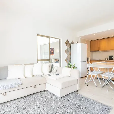 Spacious 1 Bed In W/ Fast Wifi & Pool * 维拉摩拉
